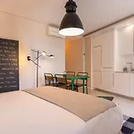 Апартаменти Carmo 43