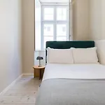 Апартаменти Carmo 43