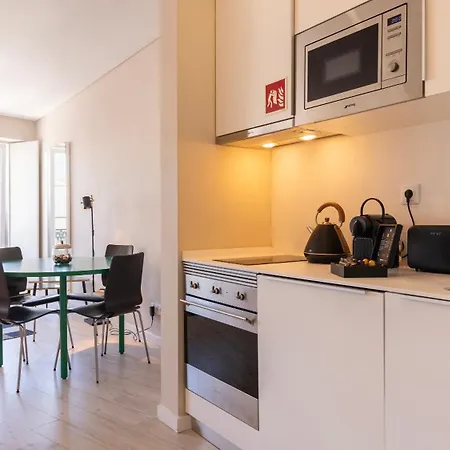 Apartment Carmo 43 *