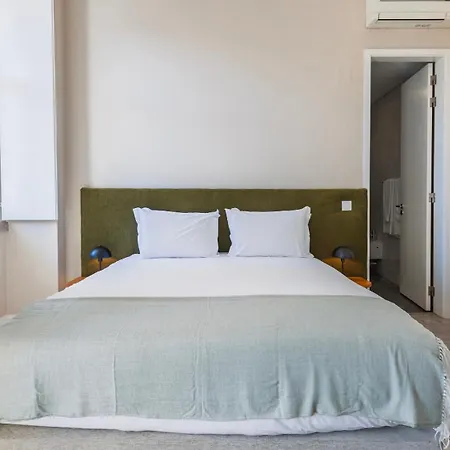 Apartment Carmo 43 *